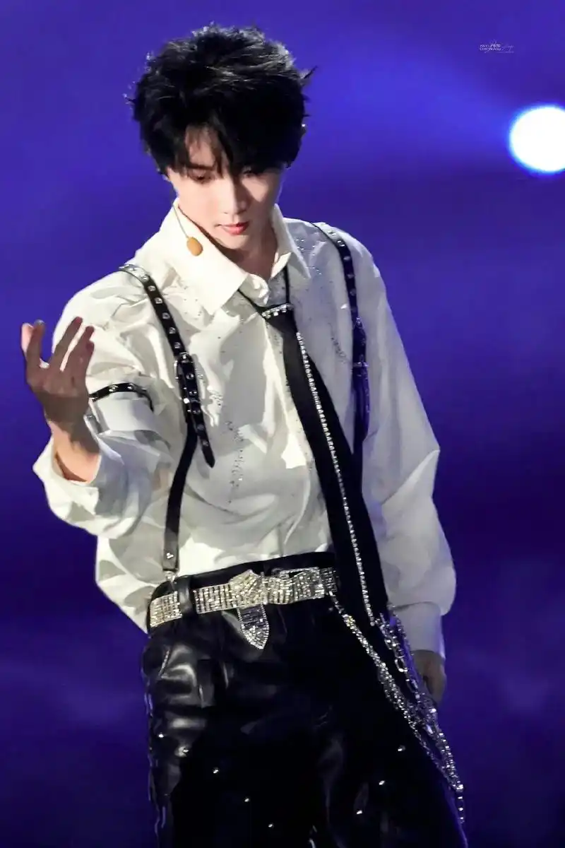 马芙们吃的真好😍#直拍 #舞台 #马嘉祺楼外楼 - 抖音