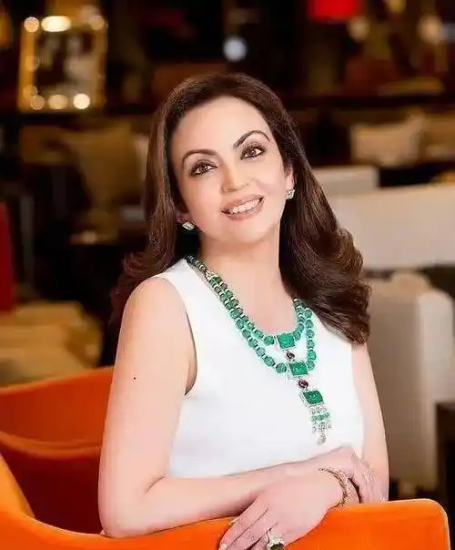 印度"老佛爷"妮塔·安巴尼:生活挥霍无度,为何会被独宠35年?