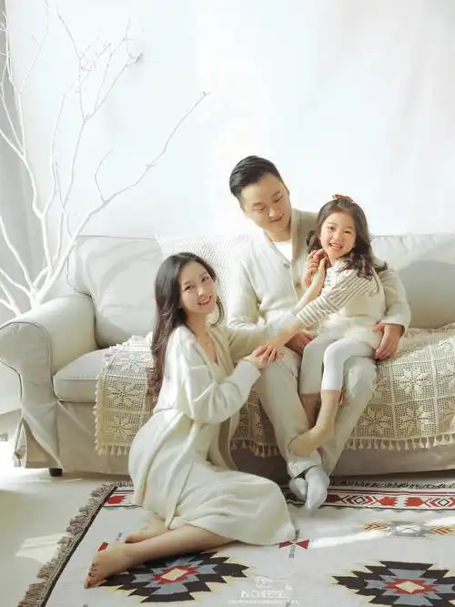 温馨室内纪实亲子照