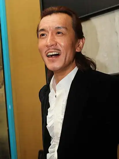 八字胡的男人面相(天生八字胡的男人面相)