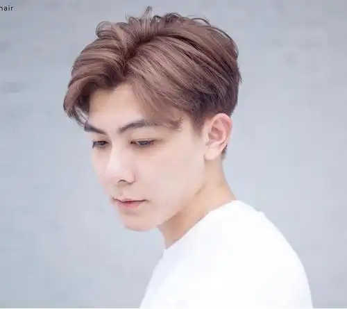 男生"八字刘海"时尚帅气,剪完修饰额型韩范十足,很值得尝试