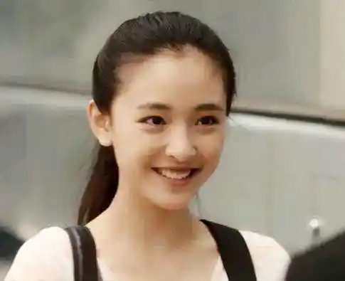 吴倩在《何以笙箫默》中饰演的小赵默笙可爱之极,受到了广大观众的