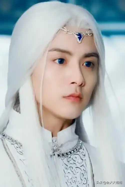 张钧甯神仙古装白色造型 古装剧中清冷系造型(14)