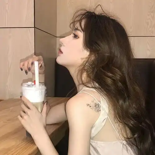 有什么好看,又比较低调的女生头像. - 知乎