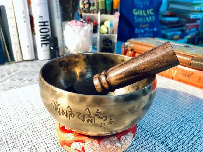 颂钵找到对的频率从共振中获得能量