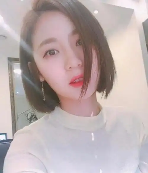 长脸适合的短发发型(长脸最适合的9款短发)