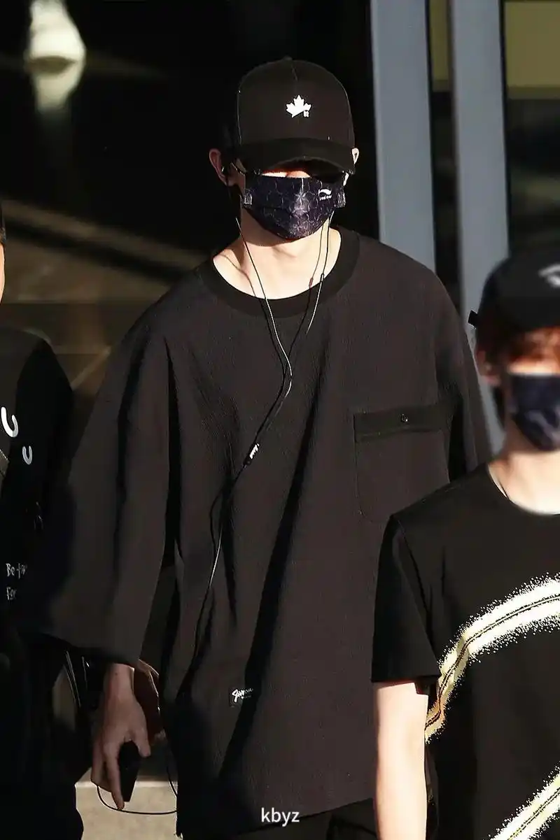 马嘉祺 喉结和手! - 抖音