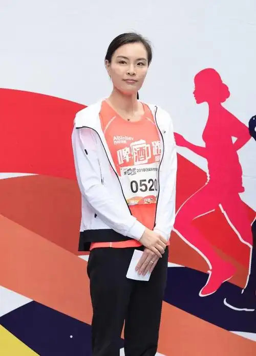 奥运冠军吴敏霞在退役后,却选择当起了家庭主妇,婚后生活很甜蜜