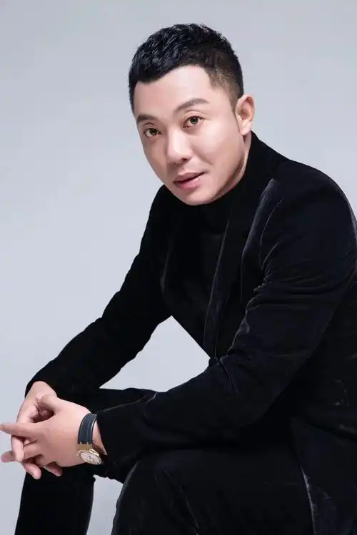 1977年9月6日出生于吉林省四平市,中国内地实力男歌手