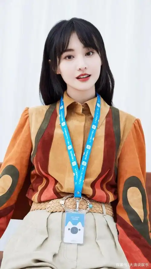 郑爽真是仙女气质深v格纹连衣裙秀出凹凸感巴掌腰好抢镜