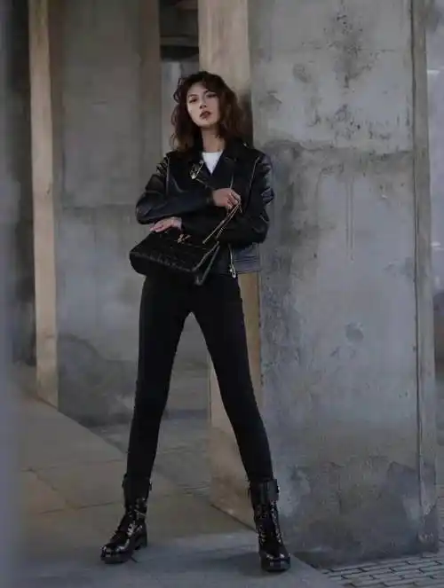 皮衣搭配什么裤子女 皮衣短款下身配什么-诚智百科网