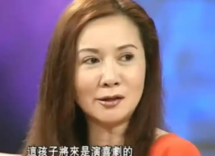 "舞台钉子户"蔡明:被丈夫用100封情书娶回家,结婚37年零绯闻