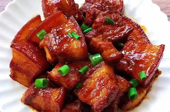 红烧肉最好吃的家常做法瘦肉酥韧有致干而不柴肉皮滑嫩沾糯