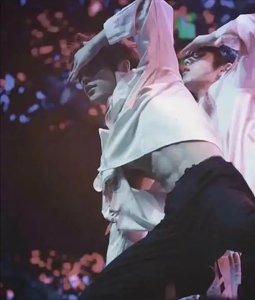 时代少年团腹肌照