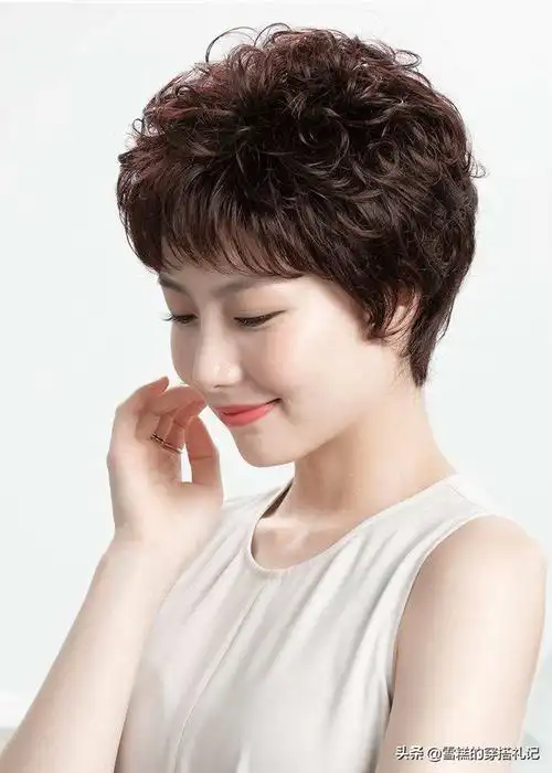 35岁女人短发减龄发型烫头发 - 冷求网