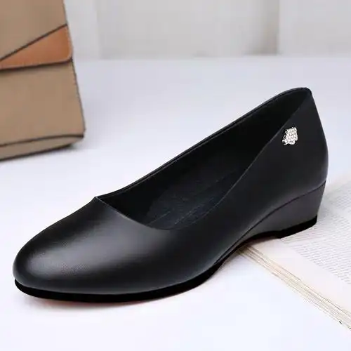 夏秋新款中老年妈妈鞋真皮坡跟软底防滑舒适黑色皮鞋工作鞋单鞋女黑色