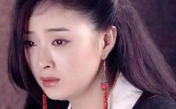 是的不拍戏就消失的蒋欣早已走上另一条康庄大道