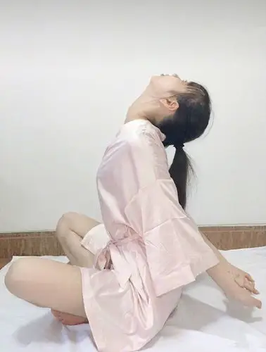 超简单的瘦斜肩肌锁骨操|练起来!