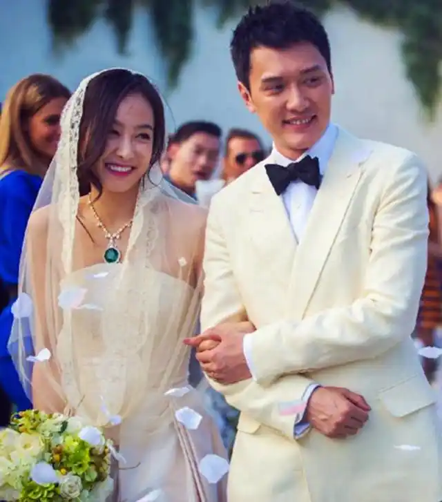 这是冯绍峰,宋茜在《幻城》前的首次合作,浪漫喜剧情