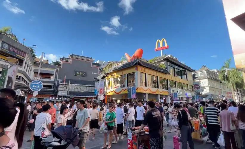 探索升级扩大规模后的深圳东门眼镜城