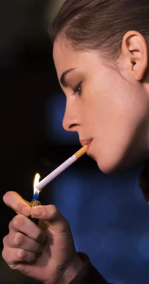 蹭热度|那些年的吸烟美人(多图)