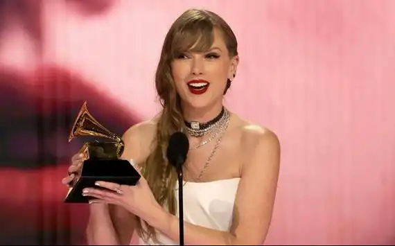 taylorswiftmakesgrammyhistorywithfourthalbumoftheyearwin