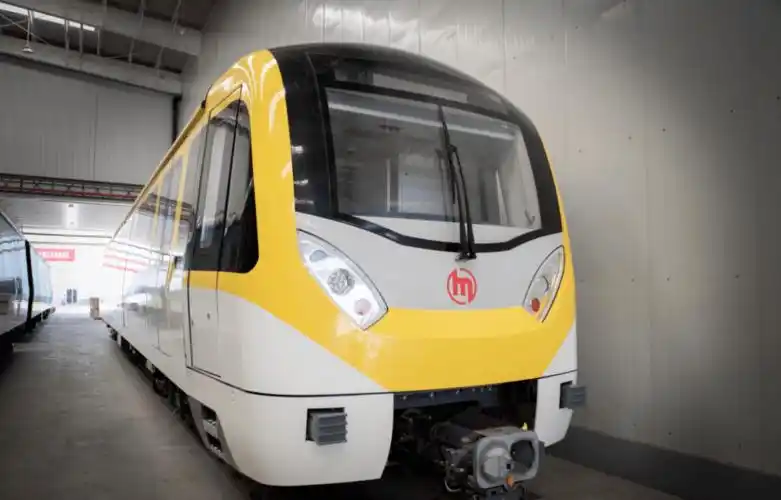 杭州地铁3号线,8号线,9号线电客车齐亮相!_列车