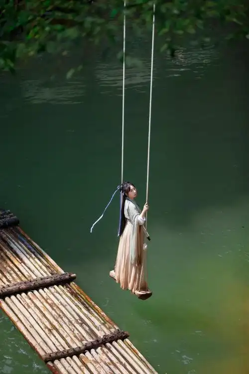 202287青城山溪上秋千古风