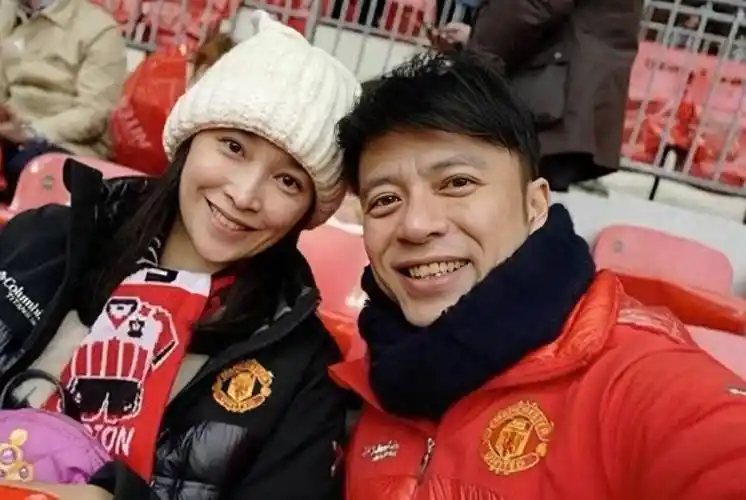 李克勤50岁妻子被曝怀三胎,每月还60万房贷,自曝经济压力有点大_外界