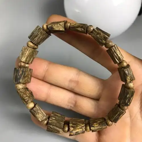 造型大方大气.佩戴效果好,克重10克.#奇楠沉香  #沉香手串  #文玩手串