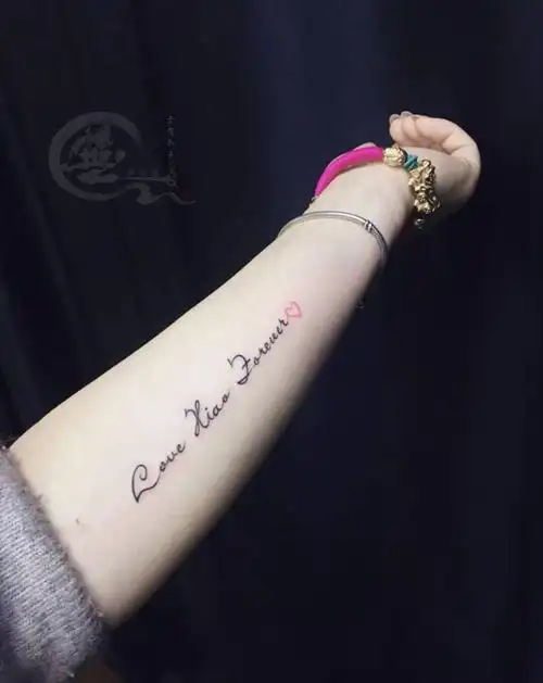 手臂字母一组多图纹身图片手臂纹身图案