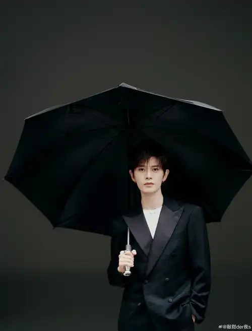 爱仕达品牌代言人任嘉伦##任嘉伦黑白配造型##任嘉伦