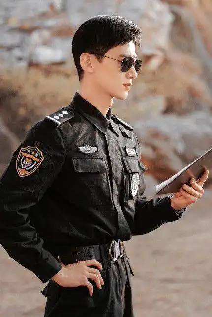 原创出道8年沦为综艺咖白敬亭两部新剧同时开播离爆火就差一步