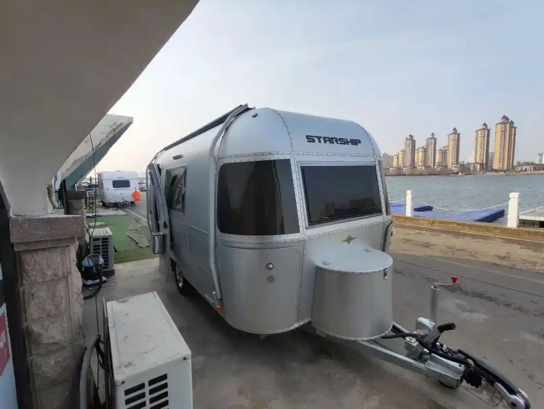 出售:20年11月上牌,星舟3号房车 配置: 电动遮阳帘 外置厨房(全新没用