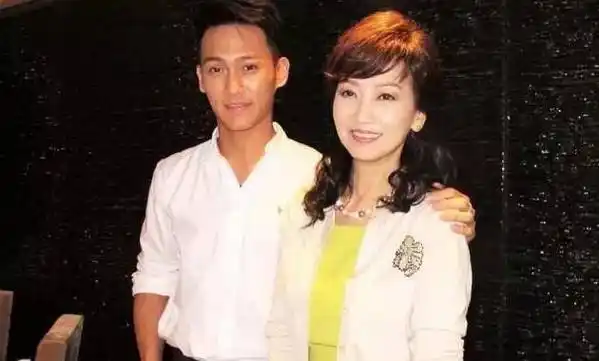 看完不老女神赵雅芝的三个儿子,网友:这真的是同一个妈吗?