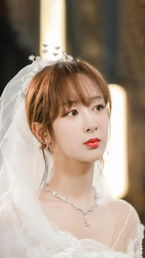 杨紫花海婚纱造型