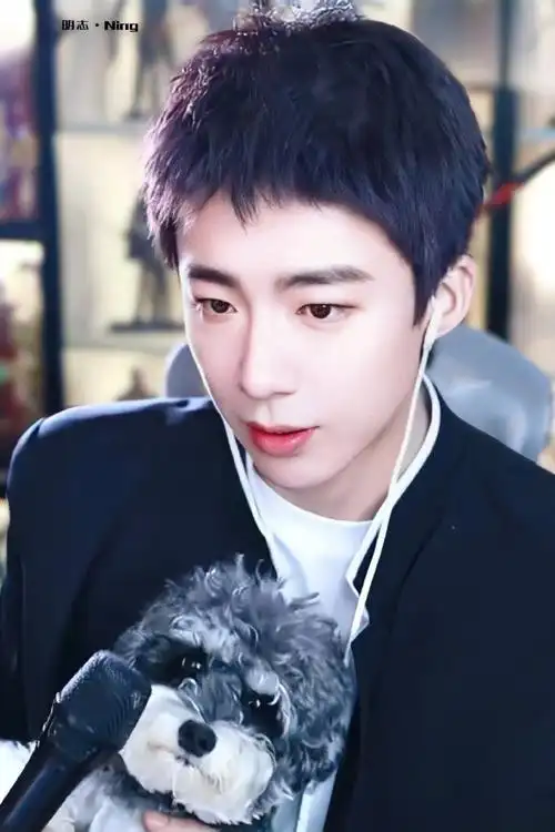 刘宇宁直播#今天的快乐是大哥给的.@摩登兄弟刘宇宁