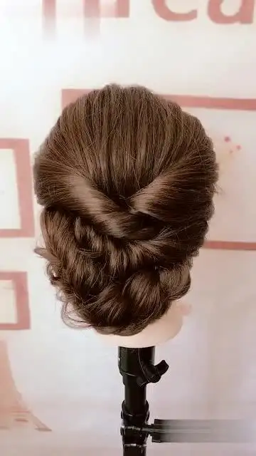 女儿结婚妈妈发型也很重要,教大家这一款盘发有气质更显年轻