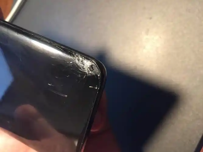 华为mate40 pro供不应求,屏幕却被诟病,为何四曲面屏不受欢迎?