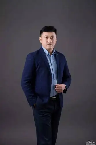 湖北五峰人,毕业于南开大学工商管理专业,荣获长三角职业经理人,iatf