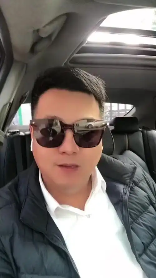 79年墨镜大叔承蒙厚爱