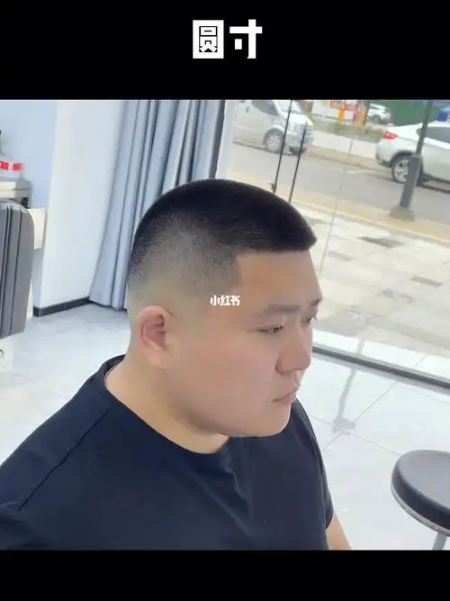 微胖男生发型推荐