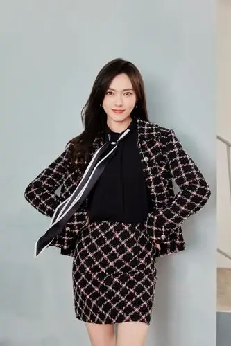 主题:知名演员唐嫣担任伊芙丽品牌20周年代言人