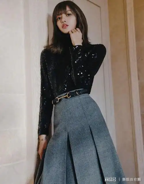 身材比例不科学blackpinklisa公开时尚画报