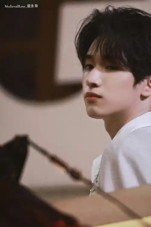 严浩翔 极限挑战##gq工作人员夸赞时代少年团