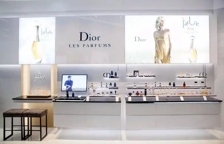 dior迪奥后台彩妆概念精品店南宁万象城盛大揭幕