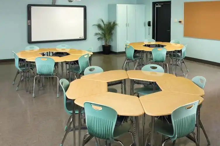 voa慢速英语翻译字幕讲解教育工作者和设计师希望改变传统的教室设备