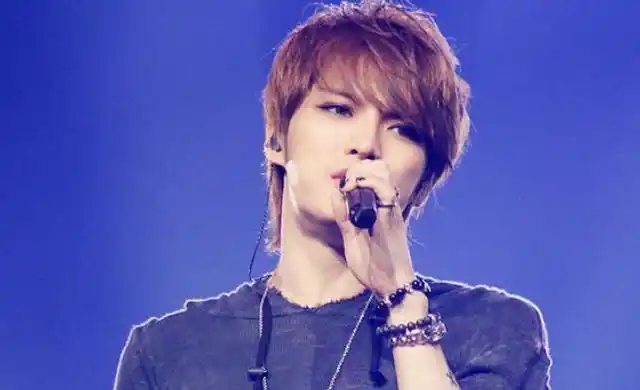 分别是郑允浩,沈昌珉,金俊秀,金在中和朴有天,后来金在中,朴有天,金