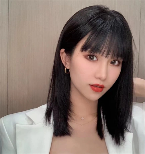 最新锁骨发型设计 层次直发清爽干练_直发发型 - 美发站