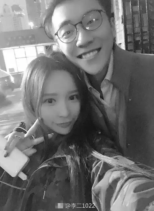 已故艺人乔任梁30岁冥诞:生前女友李二,微博分享恩爱同框合影